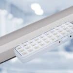 Luz de emengencia e canaleta