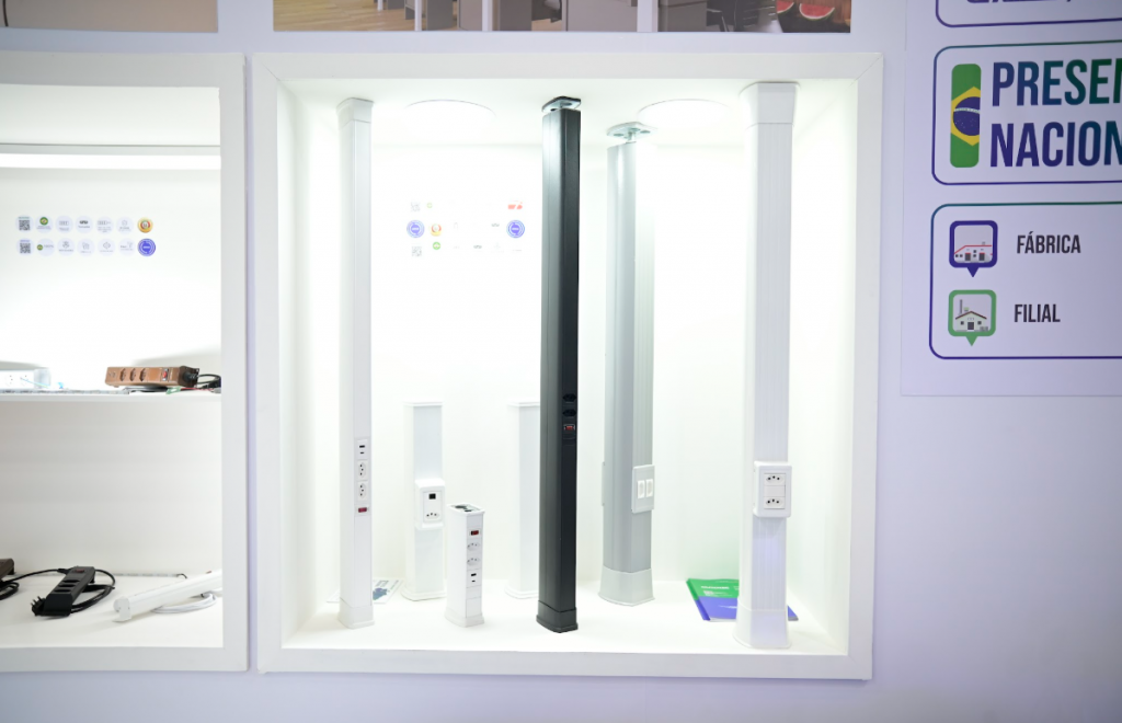 Coluna Plus Slim na Feicon 2025